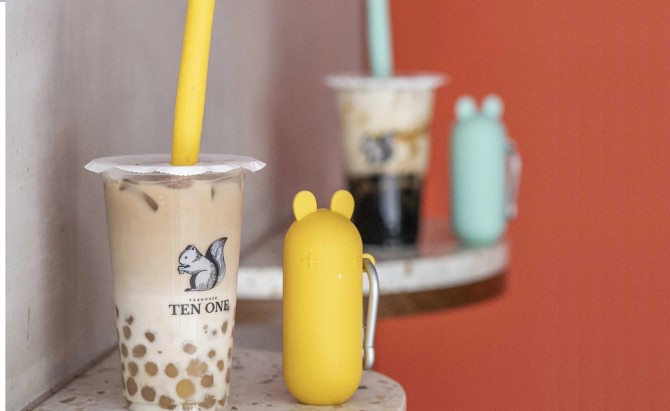 Silikonowa słomka do Bubble Tea w etui We Might Be Tiny - Yellow